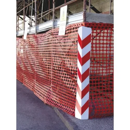 Immagine di segnaletica ponteggi: una rappresentazione visiva di come le persone possano lavorare in sicurezza su un cantiere edile.