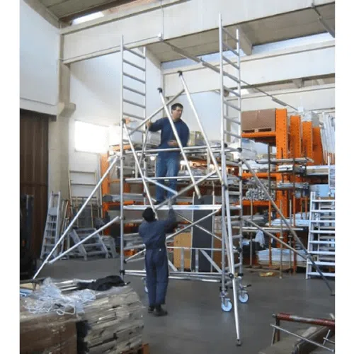 Immagine di un ponteggio a cassoni Ames633, utilizzato per la costruzione di edifici e strutture