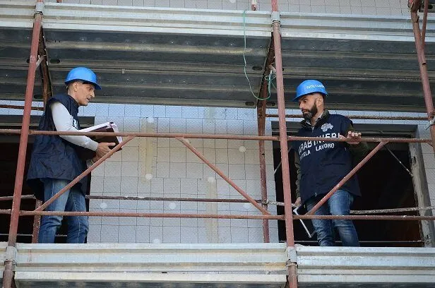 Operaio su ponteggio